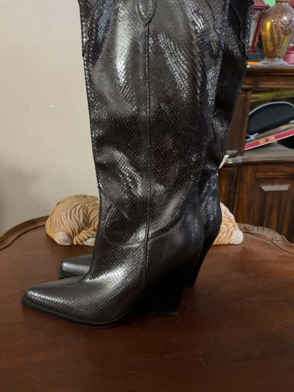 Marc Fisher leather Women’s Black Snake-Embossed Pointed Toe Western Boots